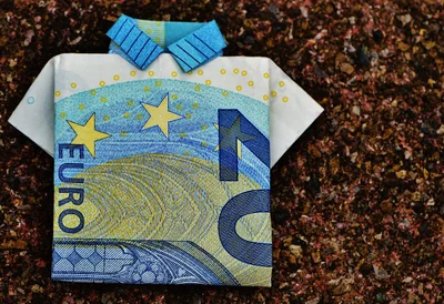 Restaurer un meuble ancien : techniques et produits essentiels en 2026
