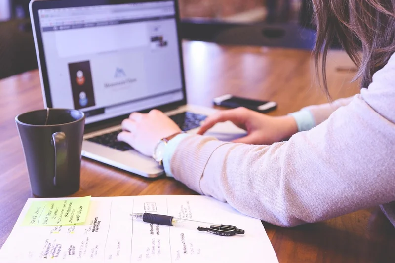Comment raviver un plan de travail en stratifié (sans huile de lin)