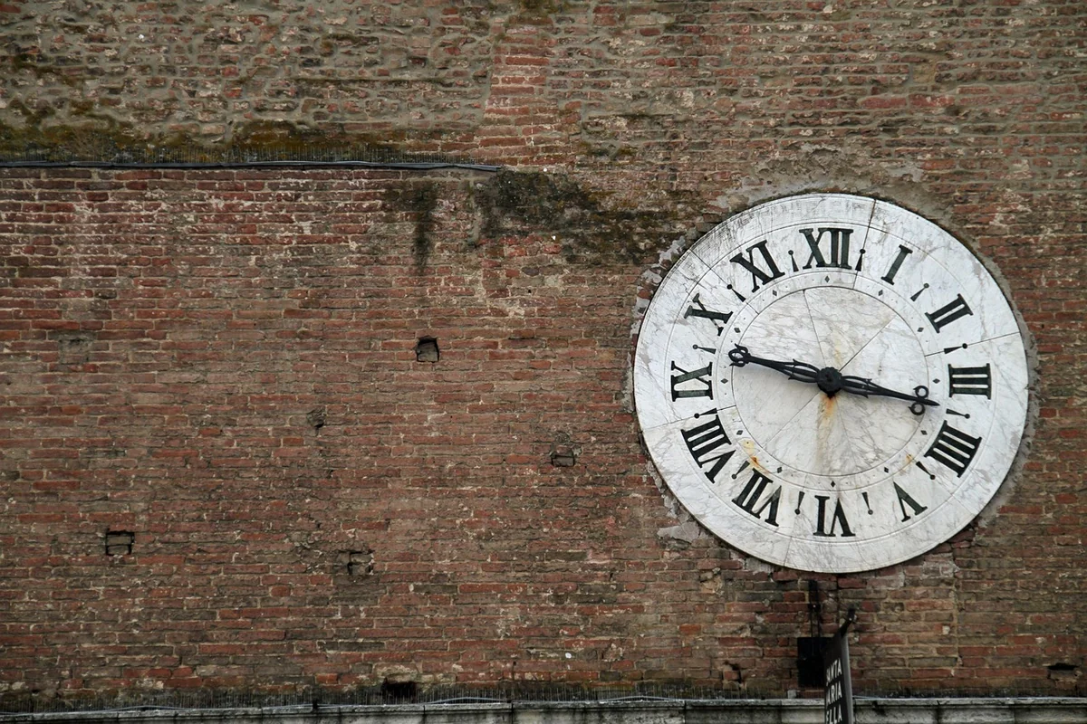 Les grandes familles d’horloges murales années 50