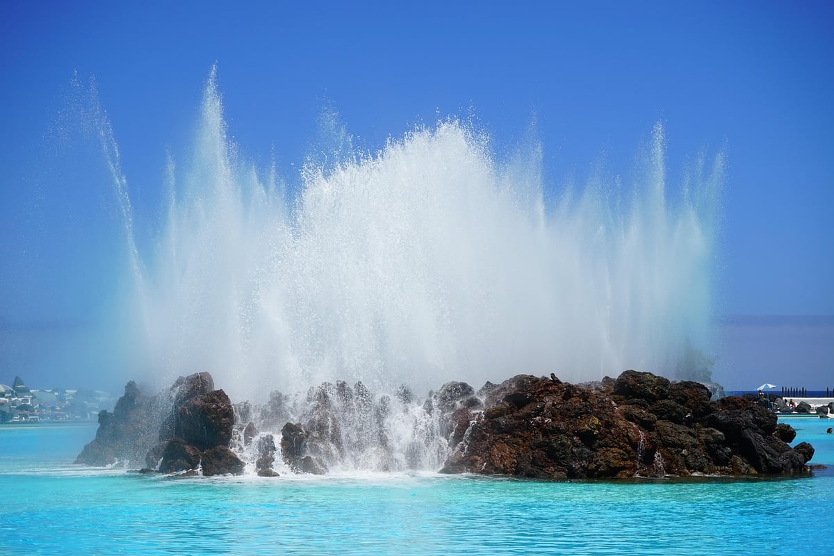 Habillage bois piscine tubulaire : le guide complet 2026 pour un rendu sublime