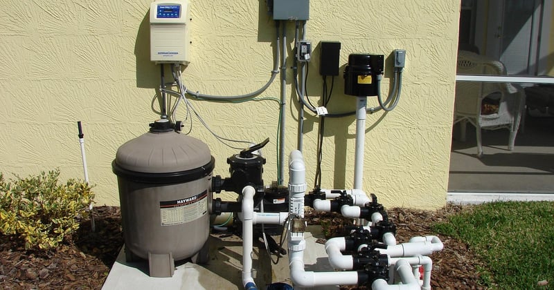 Air dans la pompe piscine : causes, solutions et comment purger l’air
