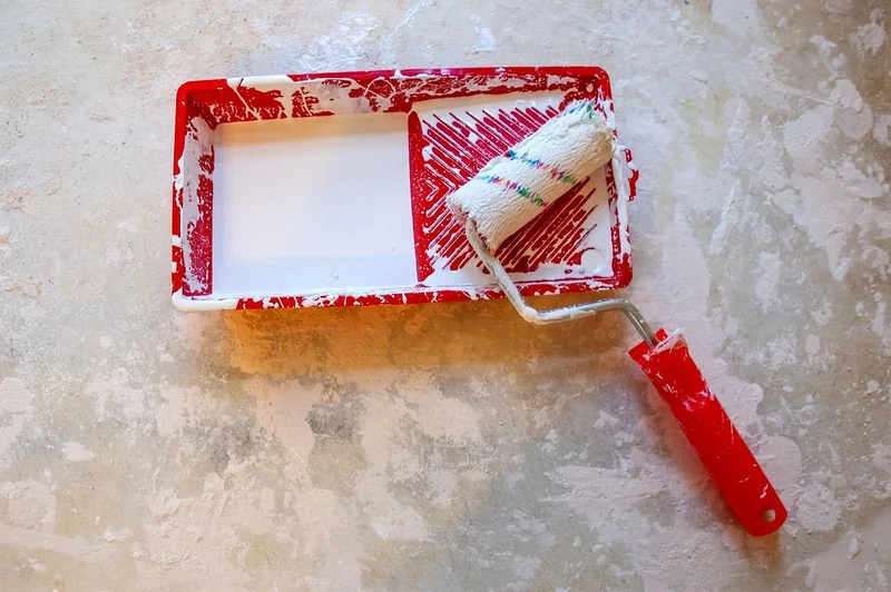 Rouleau ou pistolet : que choisir pour le plafond ?