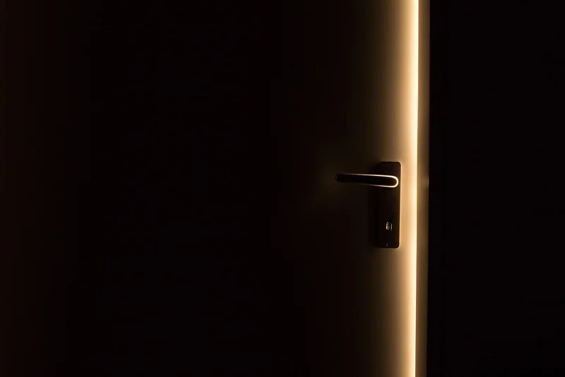 Qui appeler pour une porte bloquée à Bardonnex ?